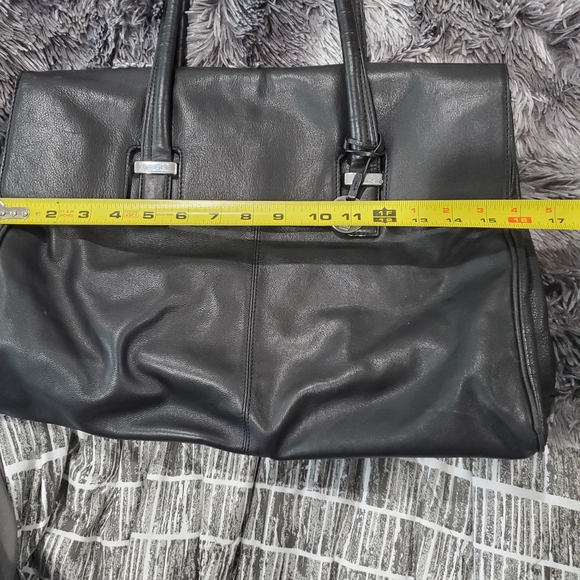 Knomo London Elegant Black Leather Handbag - Picture 3 of 11